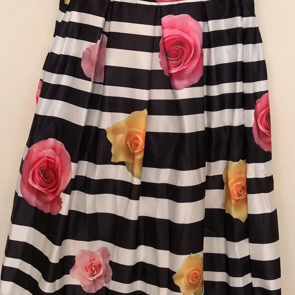 ❌ SOLD skirt Med/Large satin striped rose flower - Picture 3 of 6